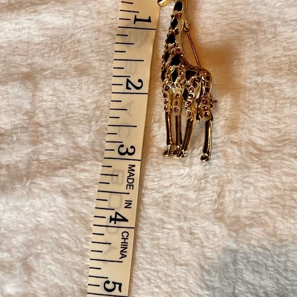 Golden Tone Giraffe Brooch Pendant - Picture 5 of 10